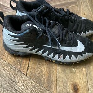 Nike Alpha Shark Fastflex Athletic Cleats. Big Boys 5.5Y. Black/Silver